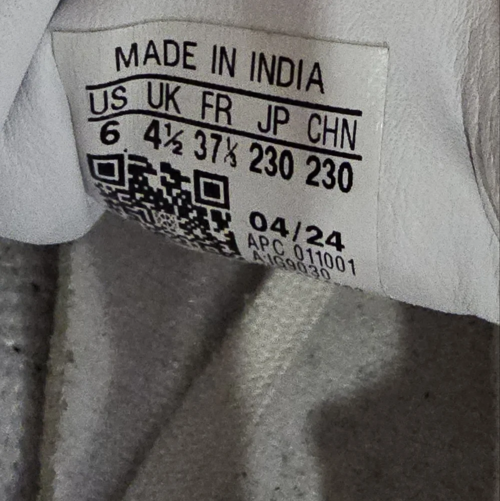 Adidas Samba White and Black Shoes - Picture 4 of 4